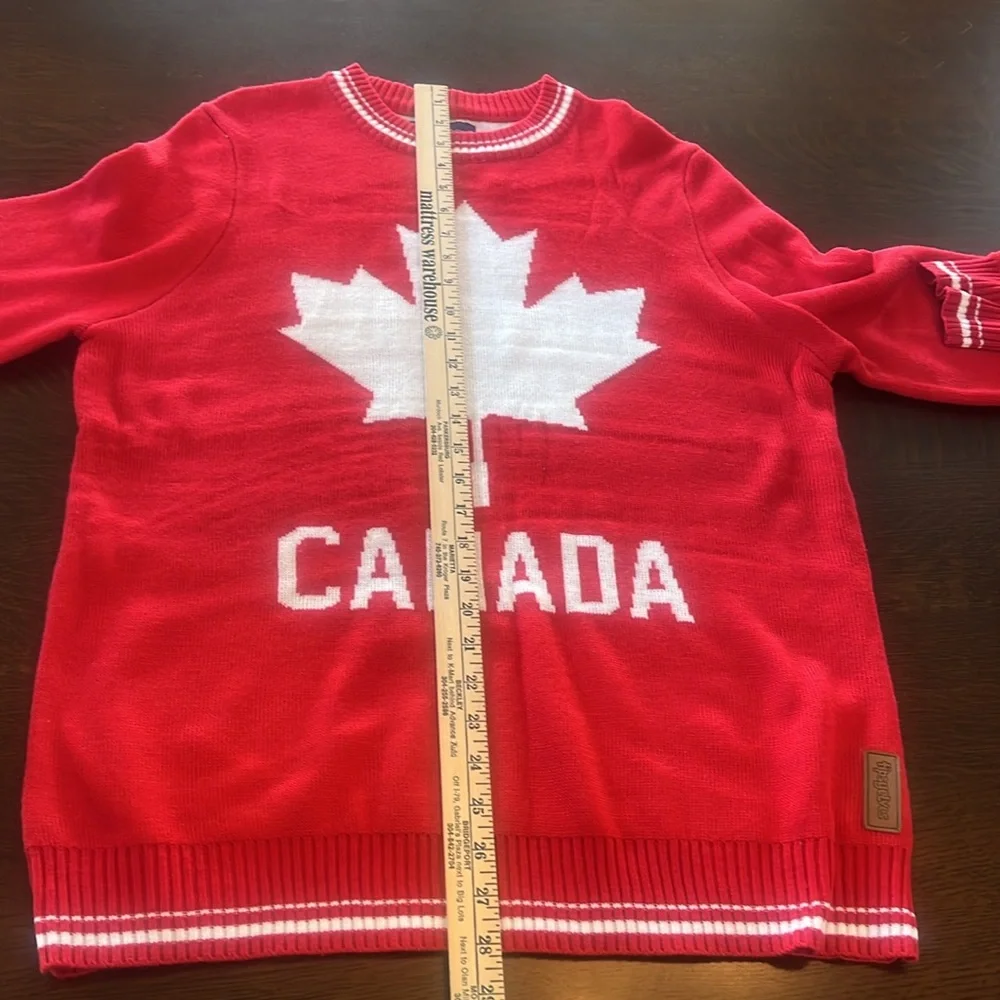 Tipsy Elves Red Maple Leaf Crewneck Sweater. Size Men’s  large Canada